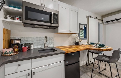 University Park Apartment | The Fox Den in Old Town! Pool, Sauna & Game Room