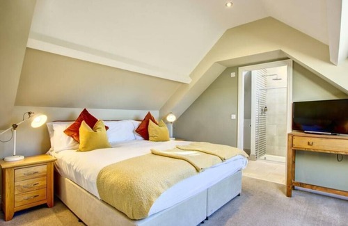 East Layton Hotel | The Fox Hall Inn