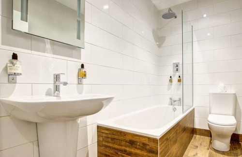 East Layton Hotel | The Fox Hall Inn