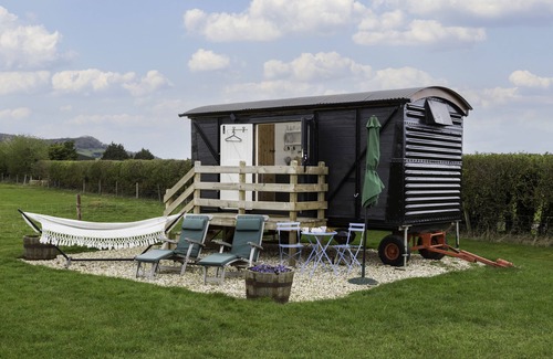 Mangotsfield Cottage | The Freight Wagon - a unique and charming wagon in Gretton sleeping two guests