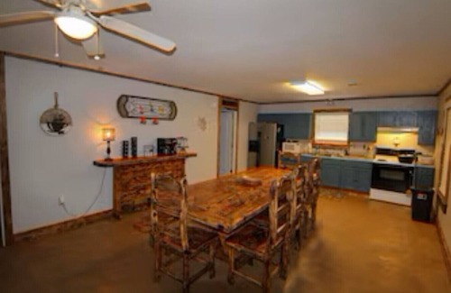 Negreet Cabin | The Front Porch 2 BR 2Bath Sleeps 6 Toledo Bend Lake