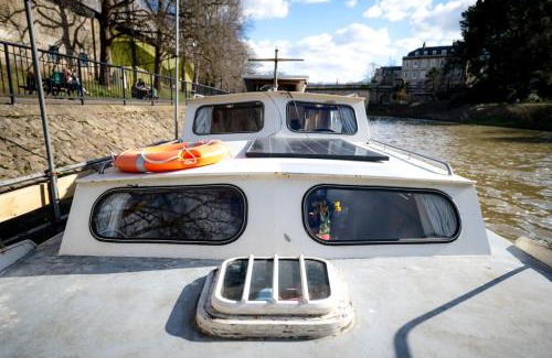 Bath Boat Rental | The fun boat - off grid - city centre - warm & cosy
