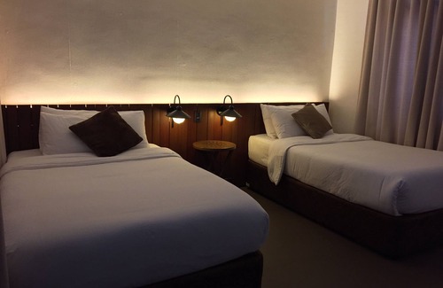 Coron Town Proper Hotel | The Funny Lion