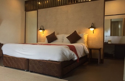 Coron Town Proper Hotel | The Funny Lion