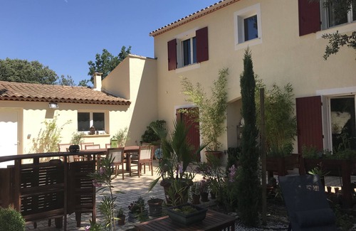Garrigues-Sainte-Eulalie Apartment | The gardens of Holî the apartment