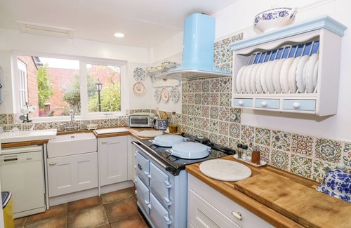 Rugby Cottage | THE GABLES, pet friendly, character holiday cottage in Rugby