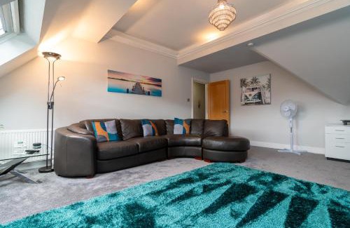 Canford Cliffs Apartment | The Gables Poole, 3 Bedroom Penthouse Apartment
