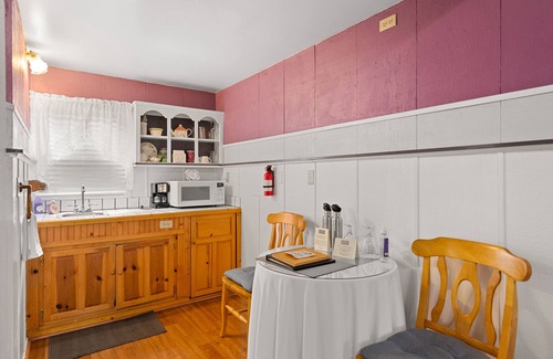 Santa Rosa Bed & Breakfast | The Gables Wine Country Inn