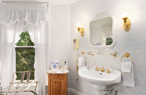 Santa Rosa Bed & Breakfast | The Gables Wine Country Inn