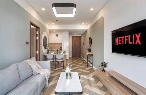 Ben Nghe Apartment | The Galleria | 1BR Near Downtown + Gym & City View