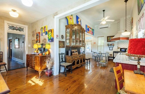 Stephenville House | The Gallery House: Boutique Stay Right by Tarleton