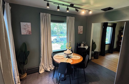 Williamsport House | The Garden House - Renovated 2BR - Walk to LLWS