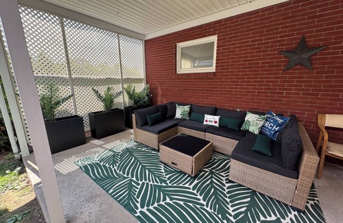 Williamsport House | The Garden House - Renovated 2BR - Walk to LLWS