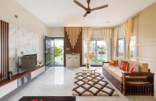 Hosur Apartment | The Garden Haven by StayJade2BHKACPoolLawn