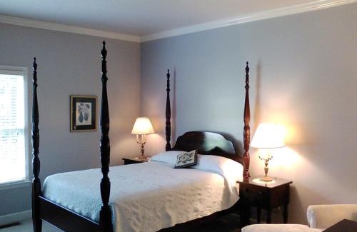 Monterey Bed & Breakfast | The Garden Inn Bed & Breakfast at Bee Rock