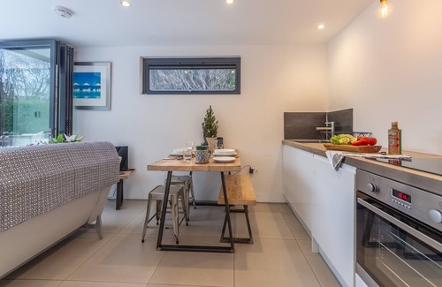 Plumpton Green Apartment | The Garden Room is the perfect romantic retreat for couples seeking an escape