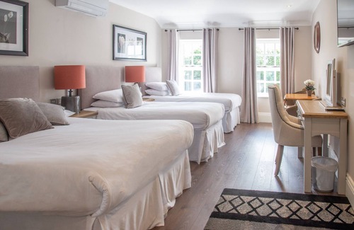 Mullinavat Hotel | The Garrandarragh Inn