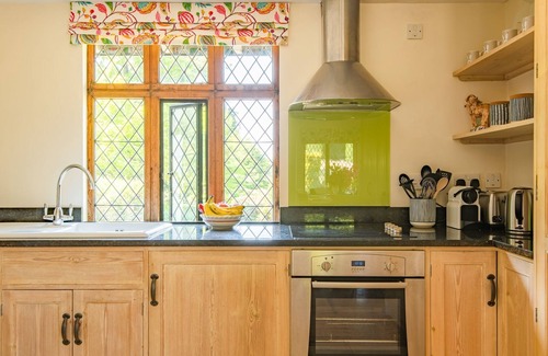 Folkestone House | The Gate House - sleeps 4 guests in 2 bedrooms