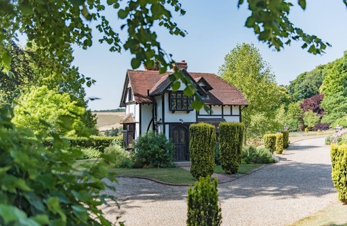 Folkestone House | The Gate House - sleeps 4 guests in 2 bedrooms