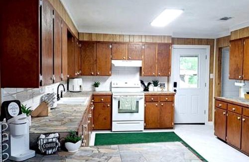 Karnack House | The Gator Den at Caddo Lake in Karnack, Texas
