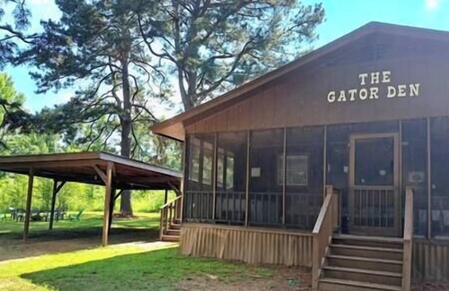 Karnack House | The Gator Den at Caddo Lake/Big Lake