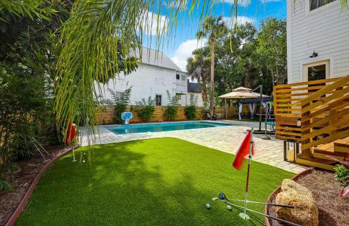 Downtown Historic District House | The Gatsby Mansion Heated Pool Heart of Town