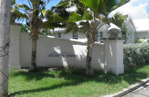 Apple Hall House | The Gem with Ocean View by Bottom Bay Beach
