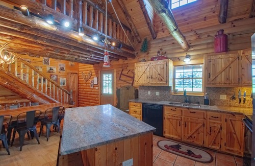 Hartville Cabin | The Generations Log Cabin Inground Pool Sleeps 16-20 SPECIAL! 299 per night