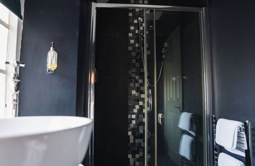 Wedmore House | The George Inn