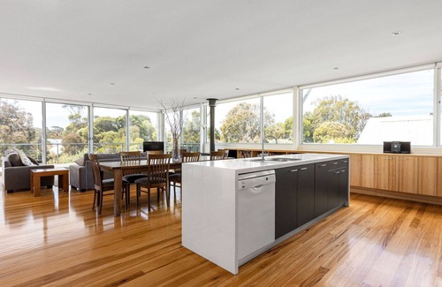 Flinders House | The Glass House close to Flinders beach