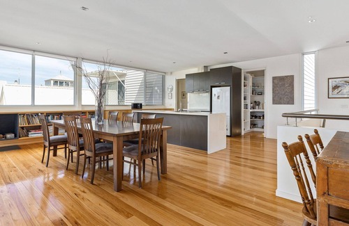 Flinders House | The Glass House close to Flinders beach