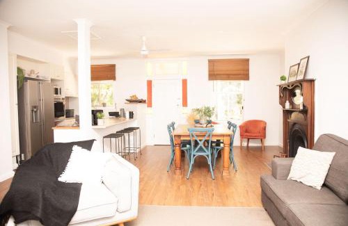 East Wangaratta House | The Glen Farmhouse on Ovens River
