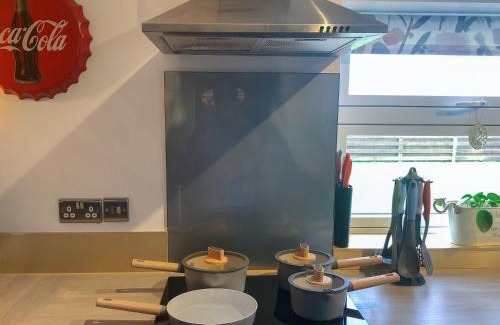 Five Oak Green House | The Goat Shed