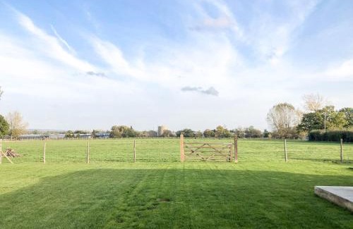 Five Oak Green House | The Goat Shed