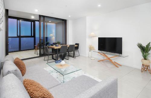 Surfers Paradise Apartment | The Gold Coast View with 3BR, 2 Bath, Free Parking
