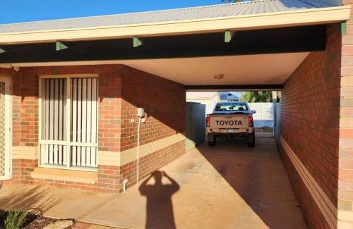 Lamington House | The Golfers Rest.