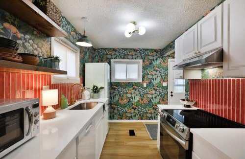 Westerville Villa | THE GOOD PLACE Uptown Westerville, Colorful & Cozy