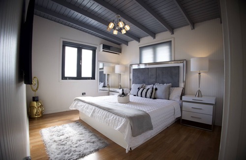 El Combate Hotel | The Good Vibes House