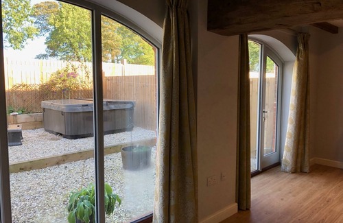 Cottingham House | The Granary, 3 bedroom Cottage with hot tub. Wolds Way Cottages