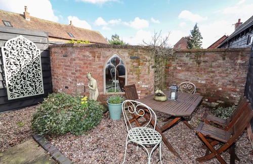 Eaton Mascott Cottage | The Granary