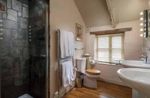 Pelynt House | The Granary Suite: A spacious Double/Twin suite