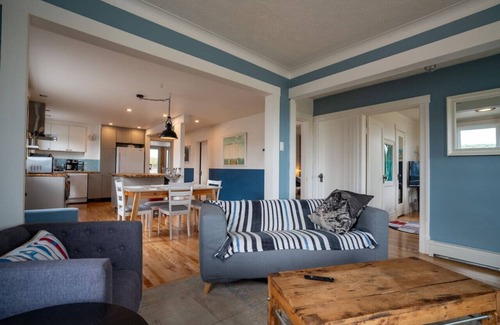 Granby Apartment | The Granby|2 Bedrooms Apt | Lake Front| 10 min Zoo