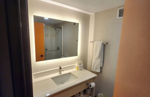 Peoria Hotel | The Grand Inn