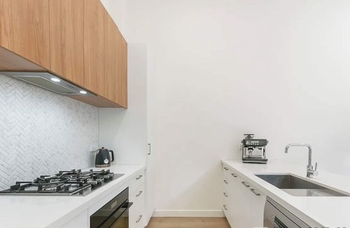 Dandenong House | The Grand Luxe Villa (Unit 3/64)