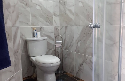 Ekurhuleni Apartment | The Grande Room is 15 minutes from OR Tambo Airport. Walk to all amenities