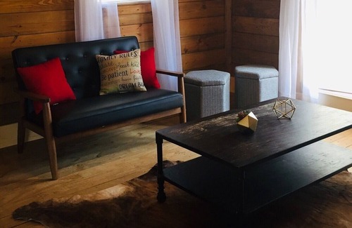 Dahlonega Cottage | The Grape Escape Hut