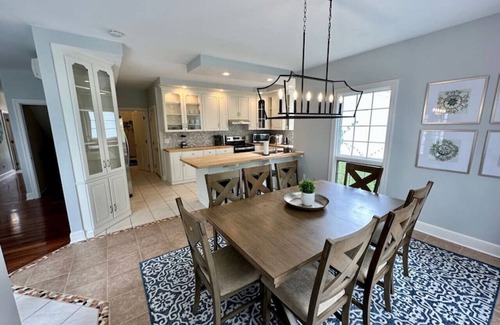 North East House | "The Grape Escape"-Stylish Retreat Wine Country PA