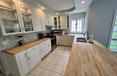 North East House | "The Grape Escape"-Stylish Retreat Wine Country PA