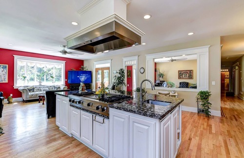 Monroe House | The Grayson B&B experience the garden-to-table meals