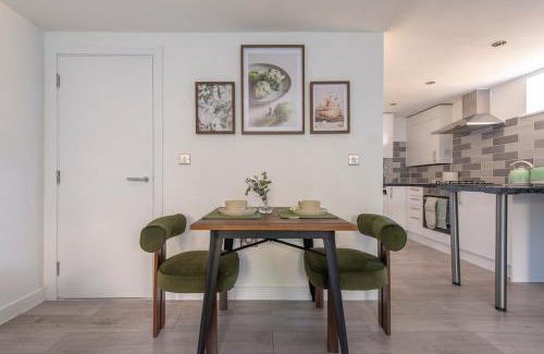 Crayford Apartment | The Green Haven-Cozy luxury flat in Crayford